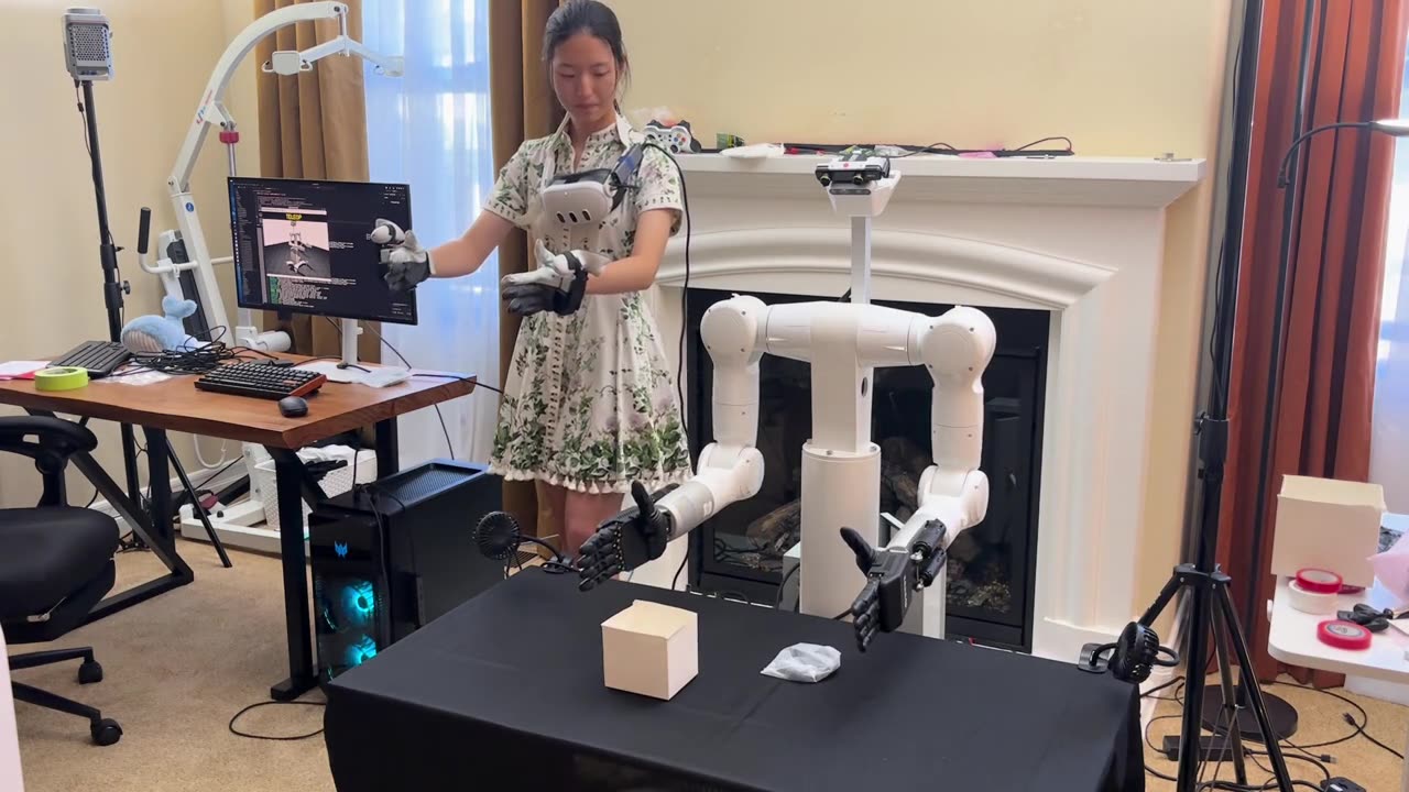 Dual-arm robot teleoperation at SomaStacks